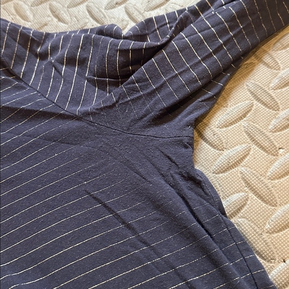 Eddie Bauer Women’s Navy and Silver Turtleneck top size XL - Picture 6 of 10